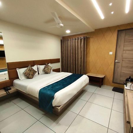 Hotel Kinara Ahmedabad Ngoại thất bức ảnh