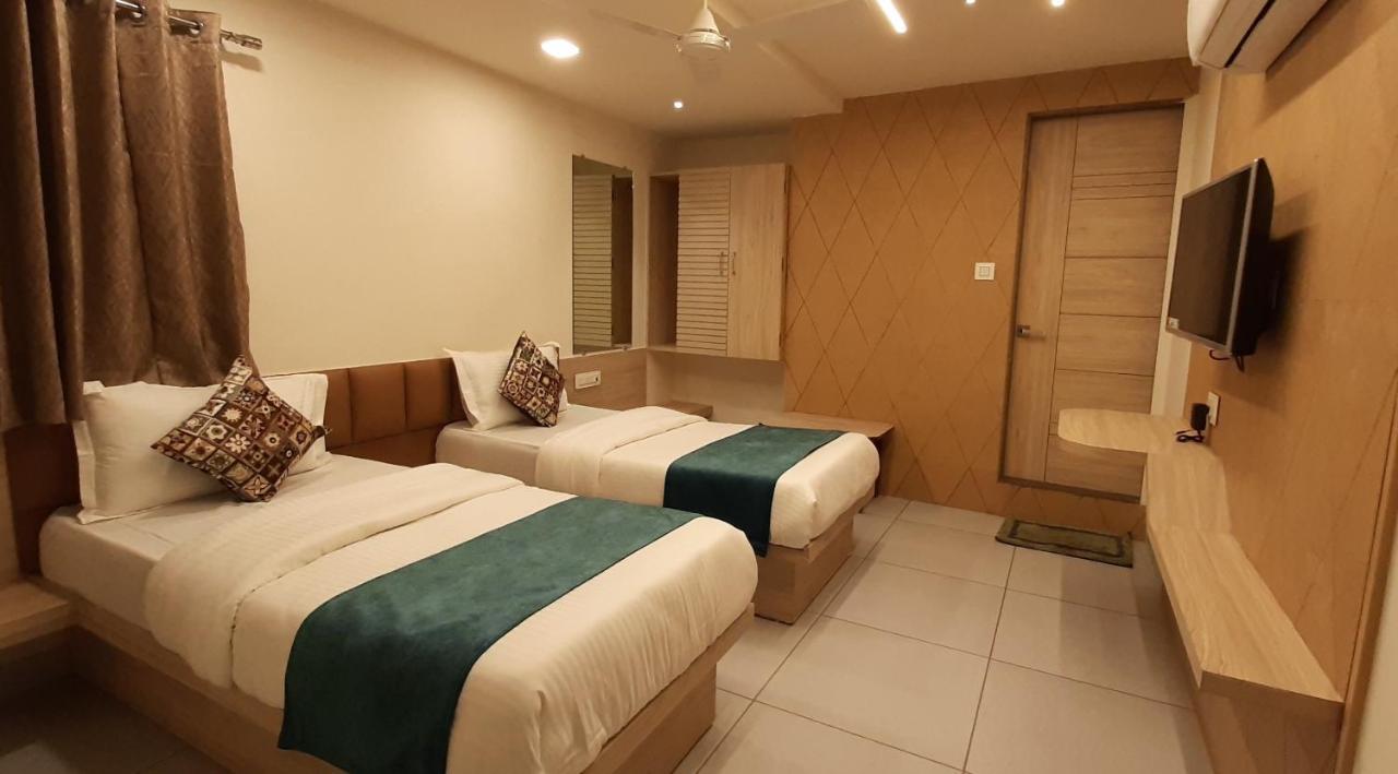 Hotel Kinara Ahmedabad Ngoại thất bức ảnh