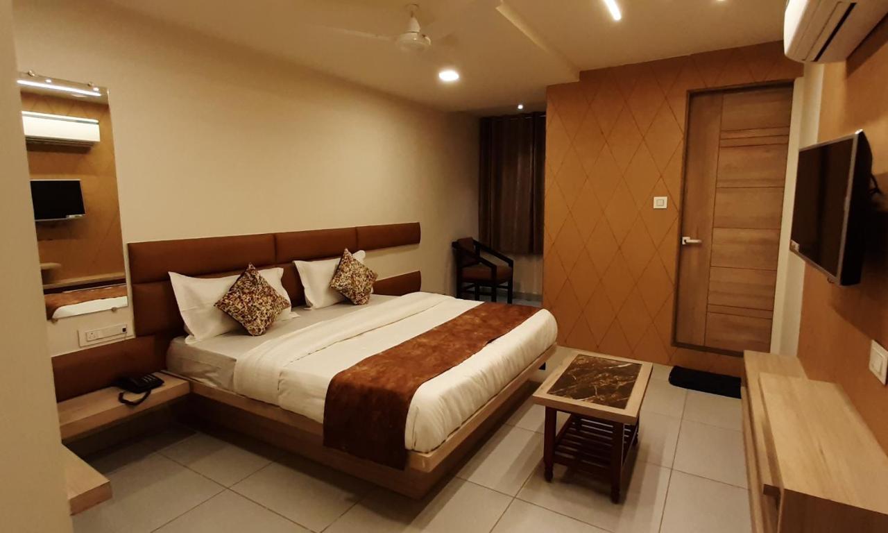 Hotel Kinara Ahmedabad Ngoại thất bức ảnh